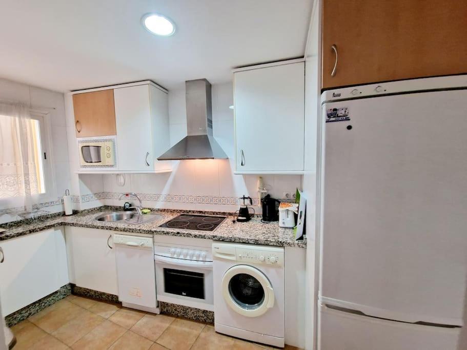 פואנגירולה Alcantara Tower 2 Bedrooms מראה חיצוני תמונה